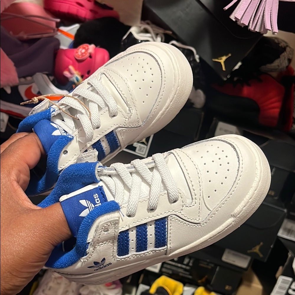 Adidas forum low White and Blue Sneakers Classic Athletic Design